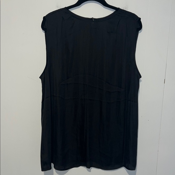NWT Torrid Women’s Black Satin Sleeveless Tank Q39 - Picture 1 of 4